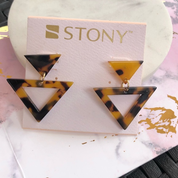 Tortoise Print Earrings - Picture 6 of 7